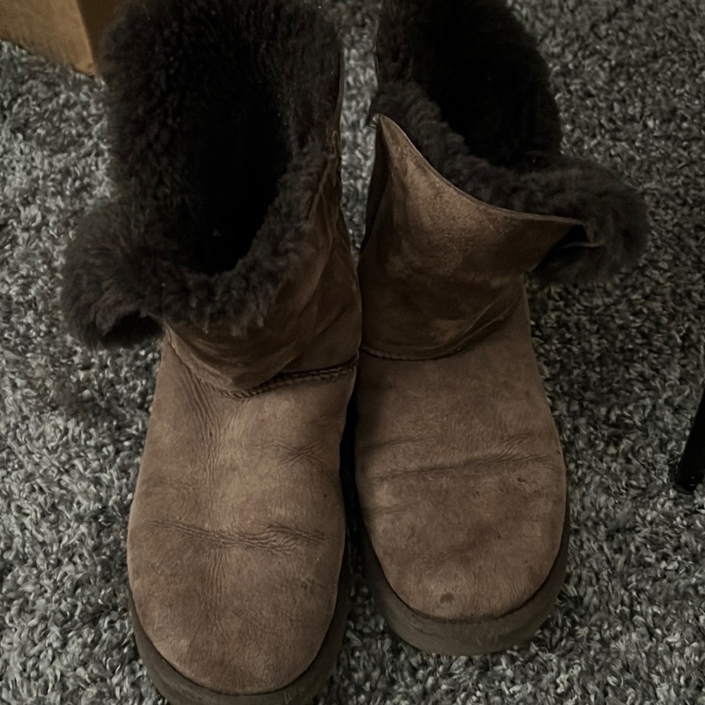 Loved brown uggs